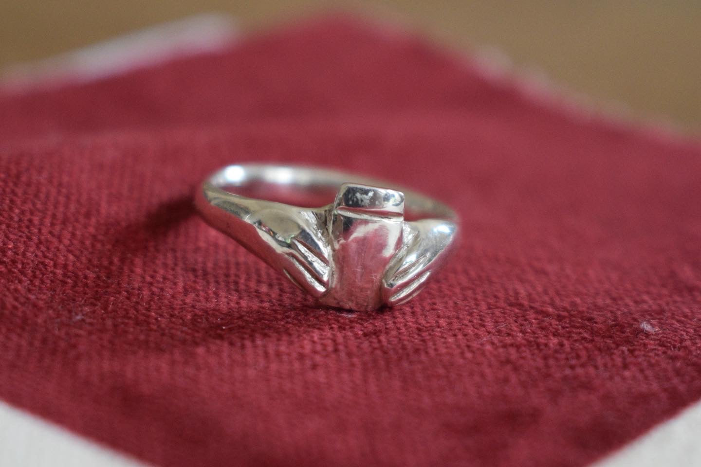 THE CLADDAGH - Sterling Silver